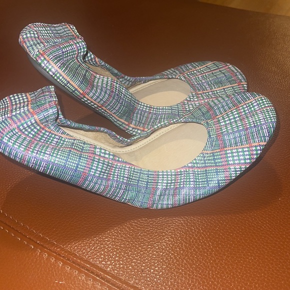 Shoes - Picture 2 of 4